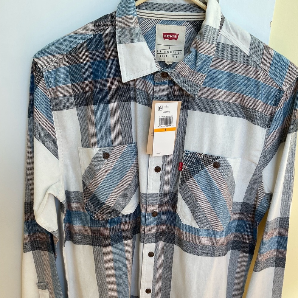 Levi Women’s NWT Flannel Plaid button down